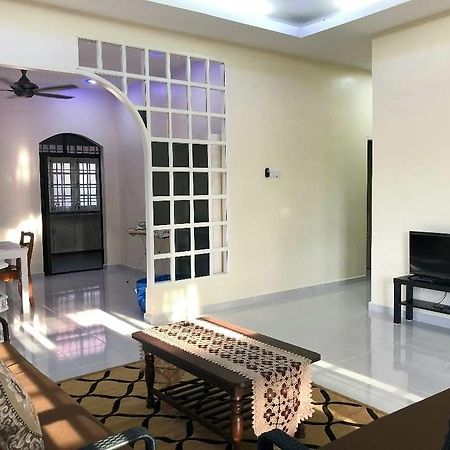 Family Homestay Kuala Terengganu Buitenkant foto