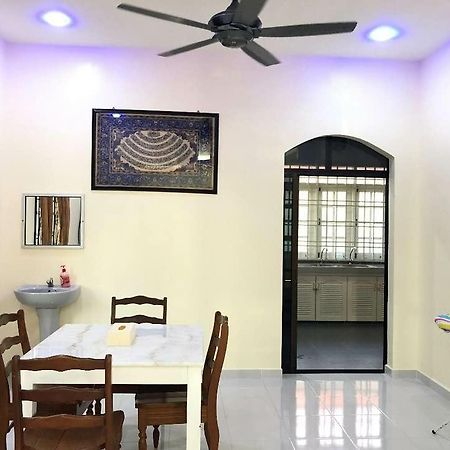 Family Homestay Kuala Terengganu Buitenkant foto