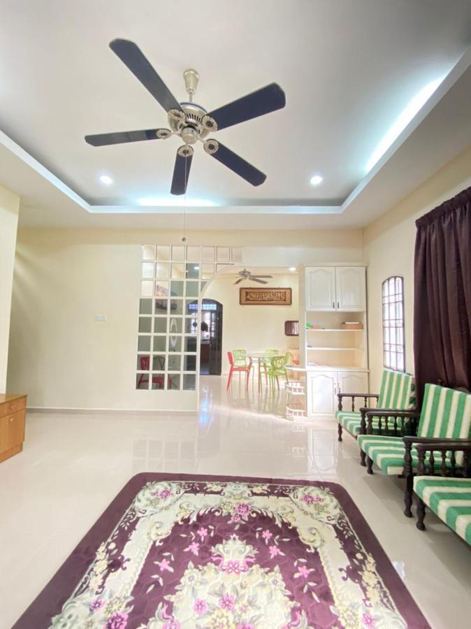 Family Homestay Kuala Terengganu Buitenkant foto